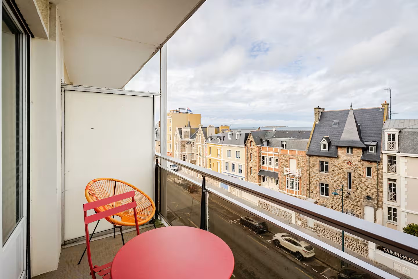 Balcon avec vue sur Saint-Malo et la mer